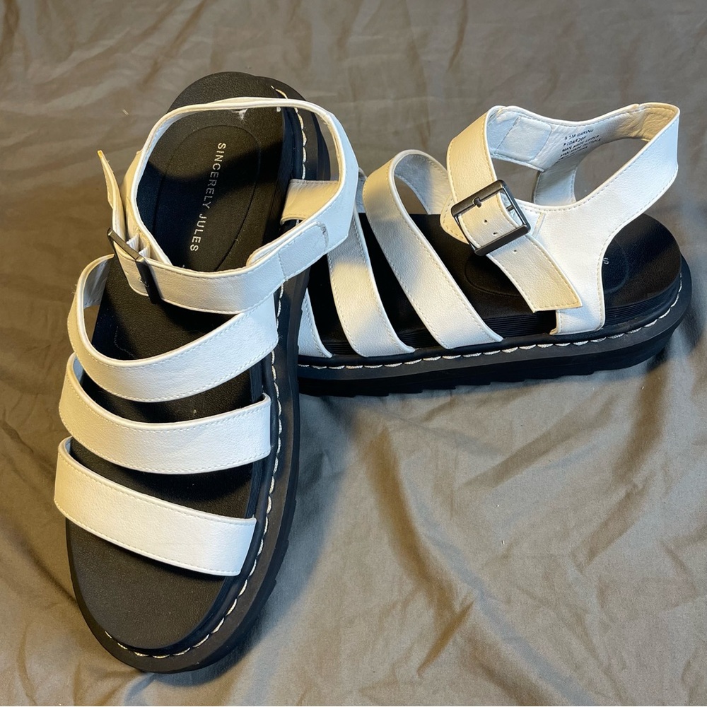Sincerely Jules Daring Chunky Lug Strappy Vegan Leather Platform Sandal Size 9.5
